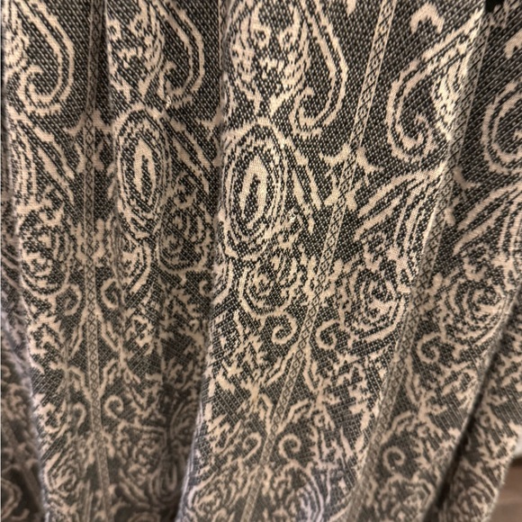 Mangy London Elegant Black and Cream Patterned Women's Dress - Picture 10 of 12